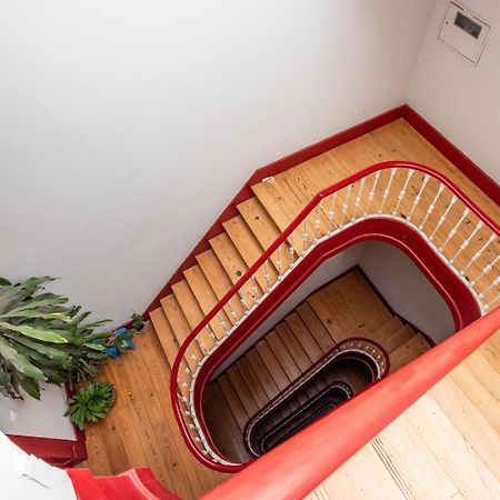 リスボンGuestready - Rare Terrace Apt, Historic Centerアパートメント エクステリア 写真