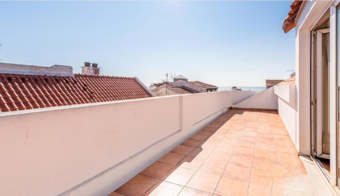 リスボンGuestready - Rare Terrace Apt, Historic Centerアパートメント エクステリア 写真
