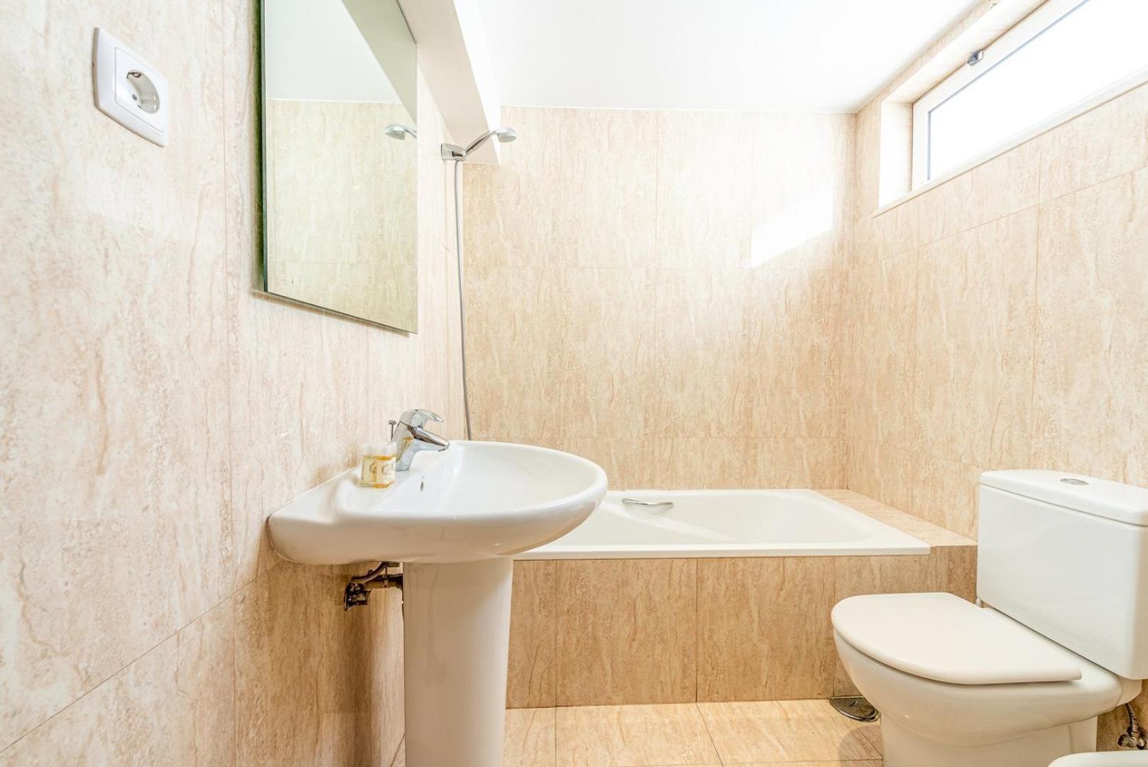 リスボンGuestready - Rare Terrace Apt, Historic Centerアパートメント エクステリア 写真