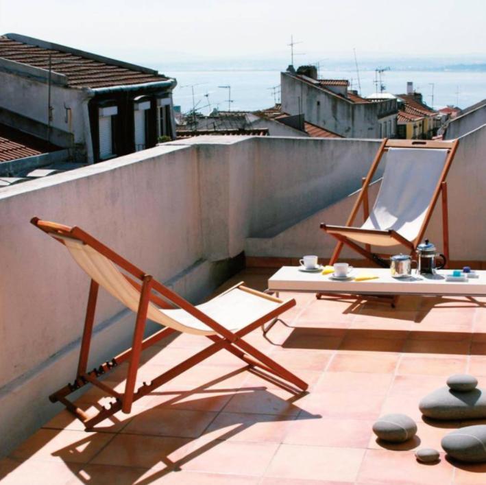 リスボンGuestready - Rare Terrace Apt, Historic Centerアパートメント エクステリア 写真